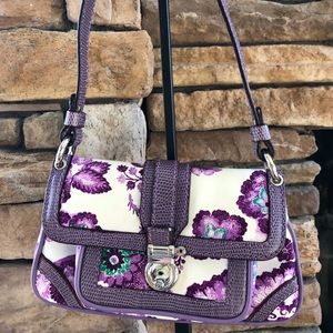 Burberry spring/summer bag!